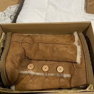 Women’s size 10 UGG boots.